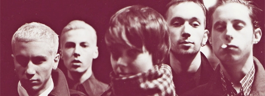 la femme sur la planche