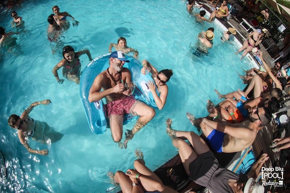 Deep Blu Pool Radisson Marseille 2