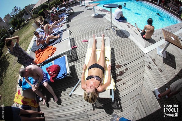 Deep Blu Pool Radisson Marseille 3