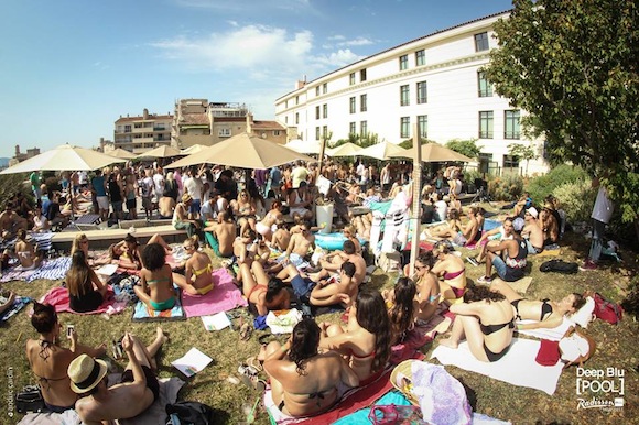 Deep Blu Pool Radisson Marseille 4