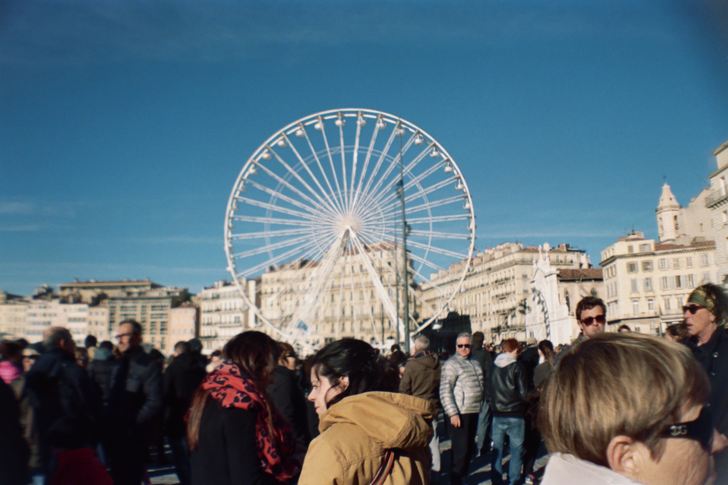 Marseille est Charlie - Sardina Lomography x Kodak Portra 500