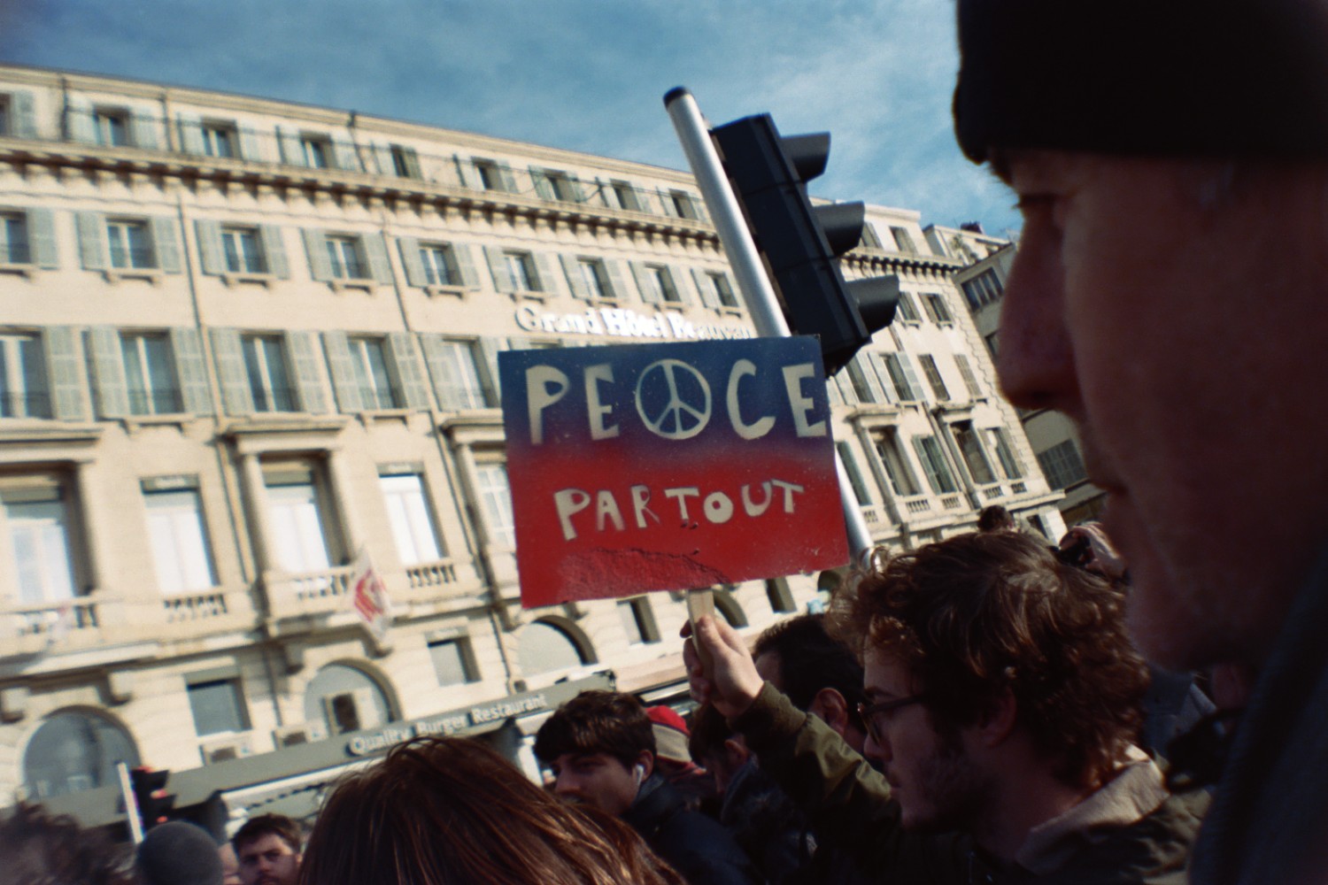 Marseille est Charlie / Peace Partout - Sardina Lomography x Kodak Portra 500