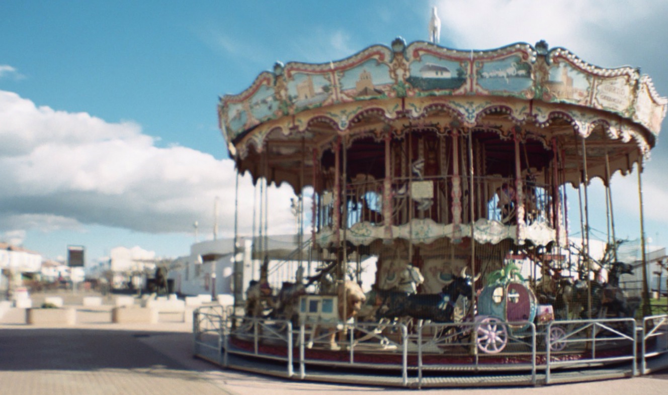 Saintes Maries de la Mer / Carrousel • Sardina Lomography x Kodak Portra 400